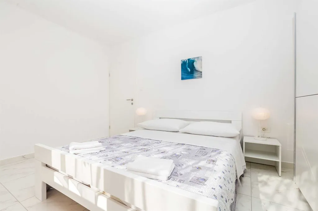 House with Private Pool and Sea View in Linardići