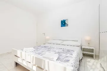 House with Private Pool and Sea View in Linardići