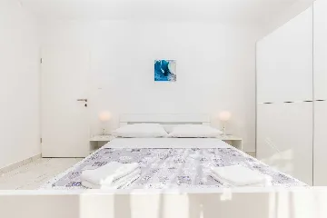 House with Private Pool and Sea View in Linardići