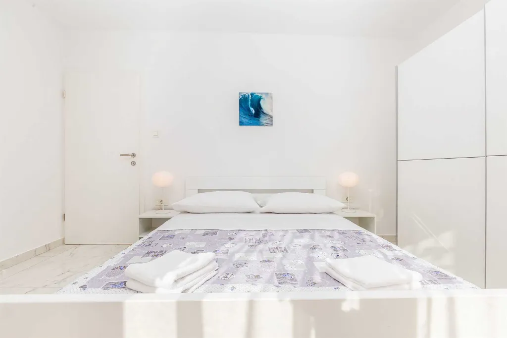 House with Private Pool and Sea View in Linardići