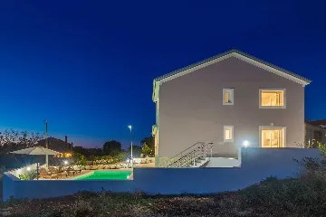 House with Private Pool and Sea View in Linardići
