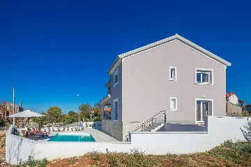 House with Private Pool and Sea View in Linardići