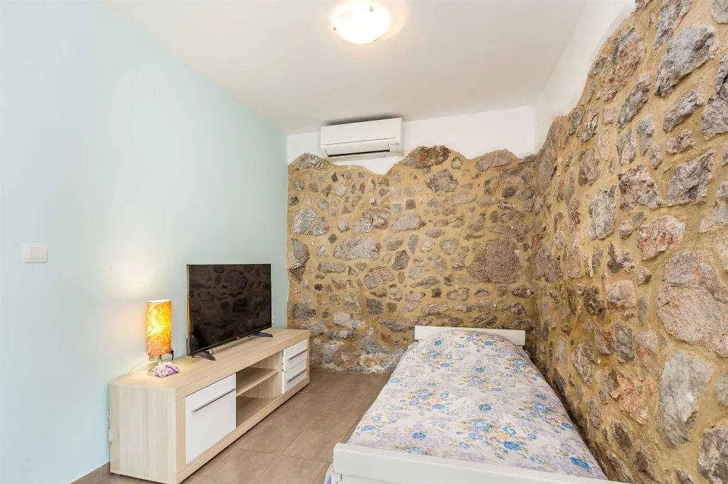 Family House in Kornić for Up to 8 Guests