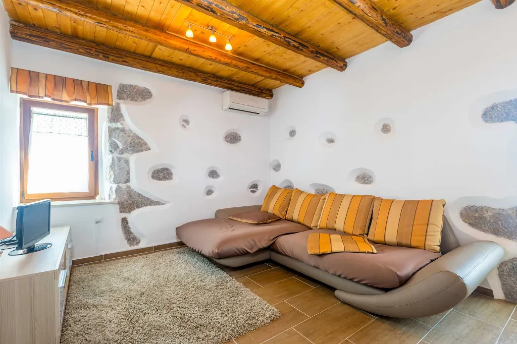 Family House in Kornić for Up to 8 Guests