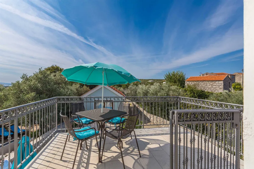 Family House in Kornić for Up to 8 Guests