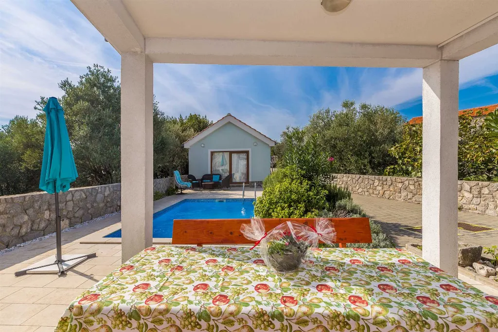 Family House in Kornić for Up to 8 Guests
