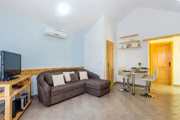 Family House in Kornić for Up to 8 Guests