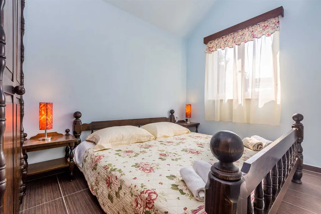 Family House in Kornić for Up to 8 Guests