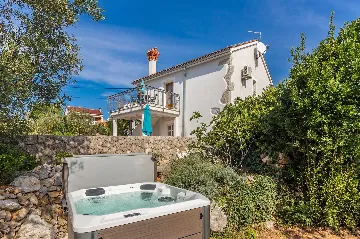 Family House in Kornić for Up to 8 Guests