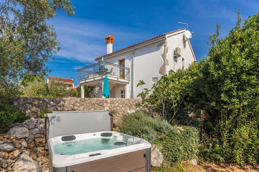Family House in Kornić for Up to 8 Guests