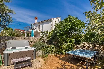 Family House in Kornić for Up to 8 Guests