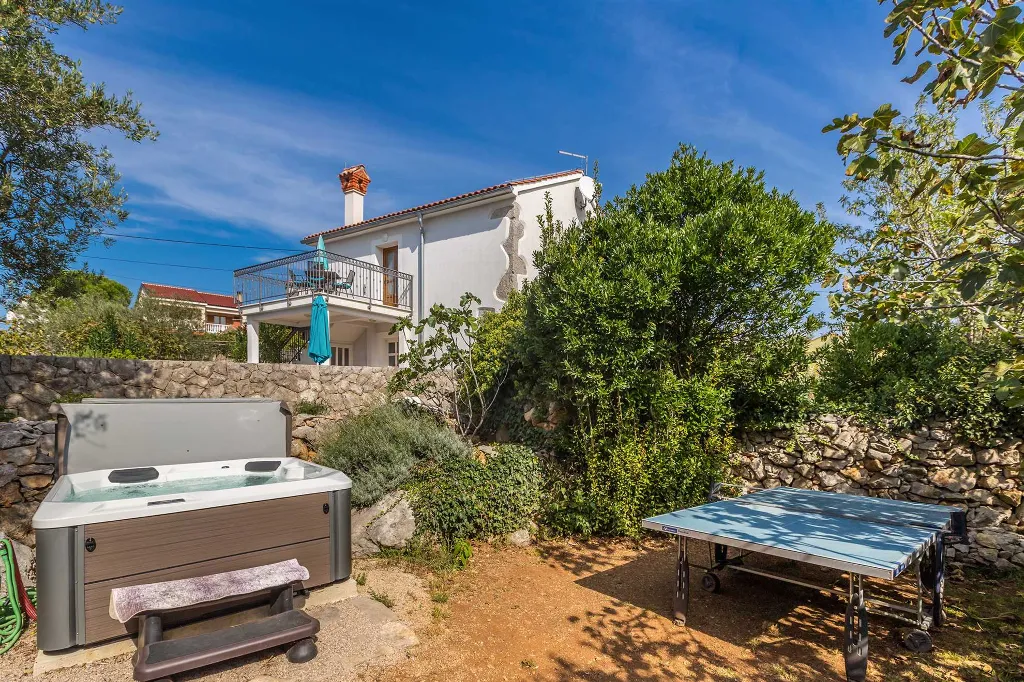 Family House in Kornić for Up to 8 Guests