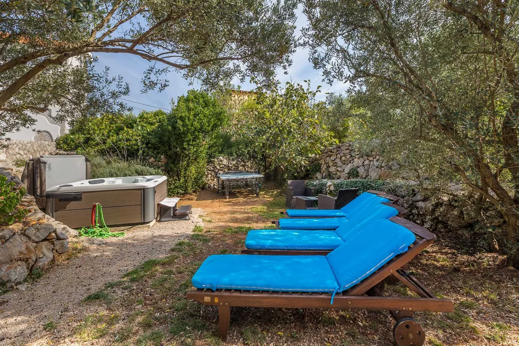 Family House in Kornić for Up to 8 Guests
