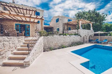 Villa with Pool & Sauna for up to 14 in Gabonjin