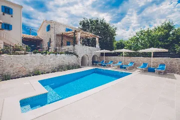 Villa with Pool & Sauna for up to 14 in Gabonjin