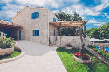 Villa with Pool & Sauna for up to 14 in Gabonjin