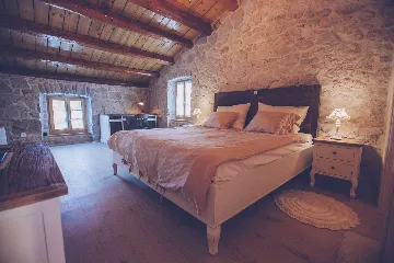 Villa with Pool & Sauna for up to 14 in Gabonjin