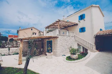 Villa with Pool & Sauna for up to 14 in Gabonjin