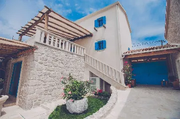 Villa with Pool & Sauna for up to 14 in Gabonjin