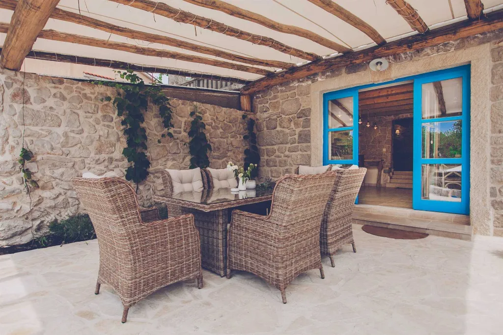 Villa with Pool & Sauna for up to 14 in Gabonjin