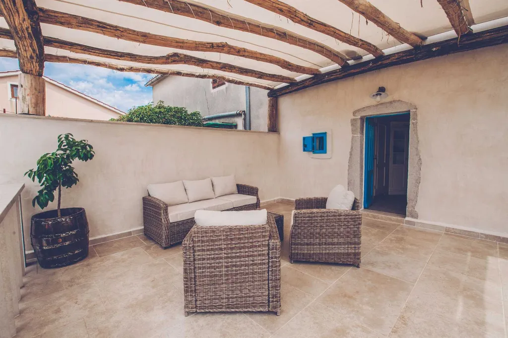Villa with Pool & Sauna for up to 14 in Gabonjin