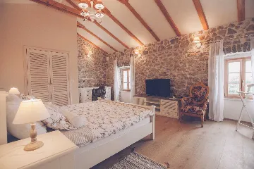 Villa with Pool & Sauna for up to 14 in Gabonjin