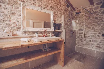 Villa with Pool & Sauna for up to 14 in Gabonjin