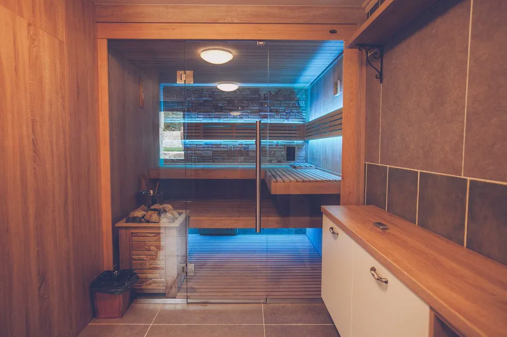 Villa with Pool & Sauna for up to 14 in Gabonjin