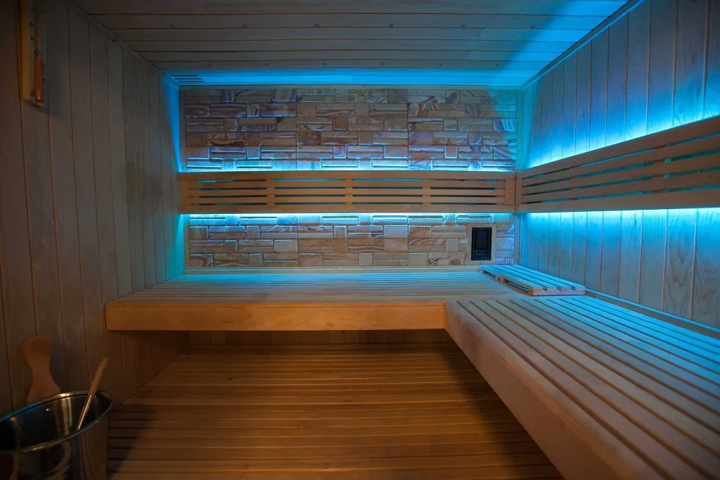 Villa with Pool & Sauna for up to 14 in Gabonjin