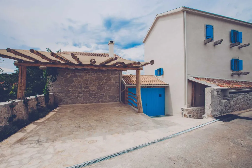 Villa with Pool & Sauna for up to 14 in Gabonjin