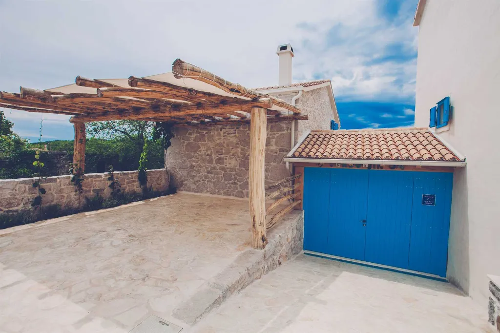 Villa with Pool & Sauna for up to 14 in Gabonjin