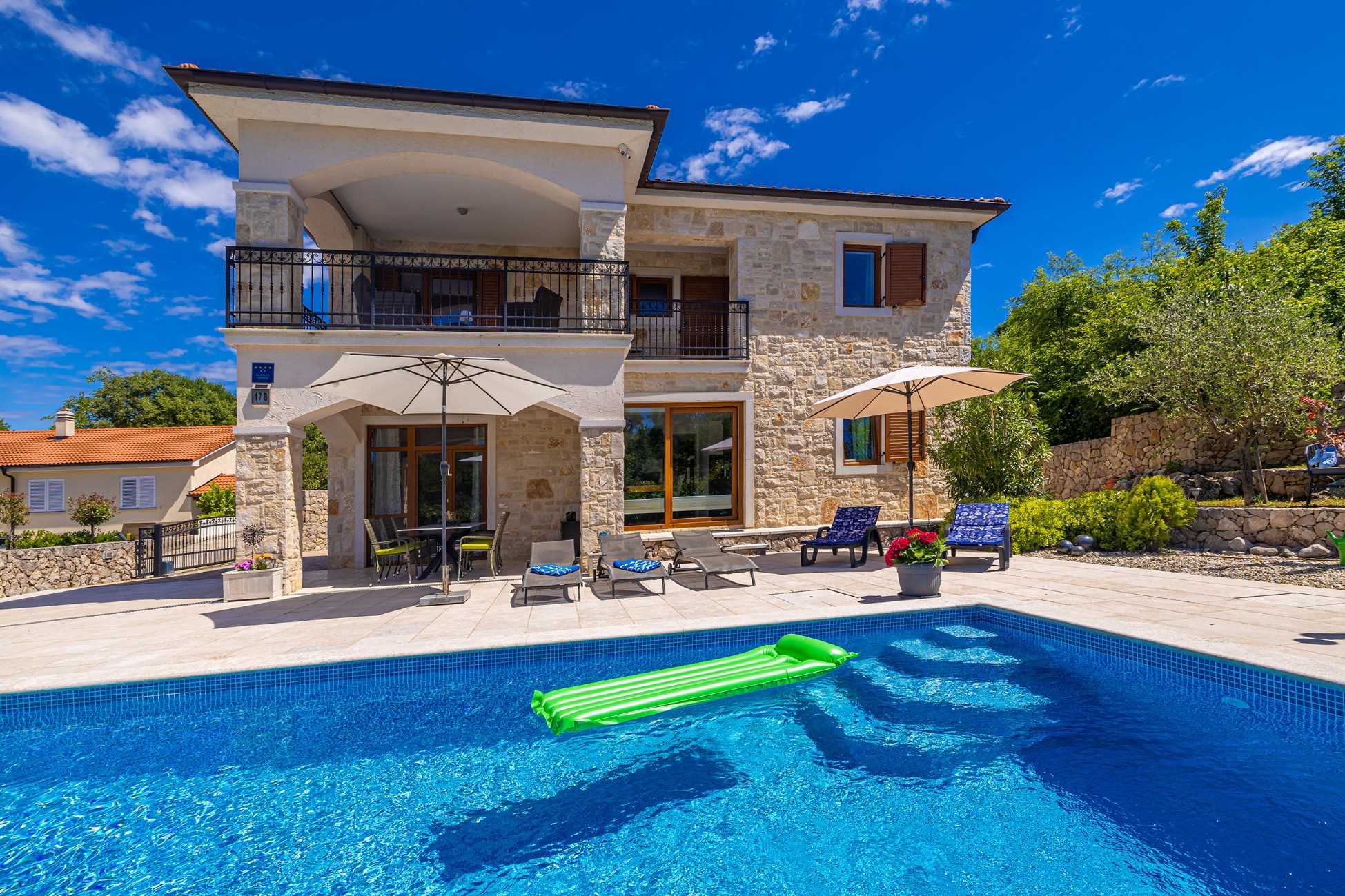 Holiday house OBZOVA with private heated pool