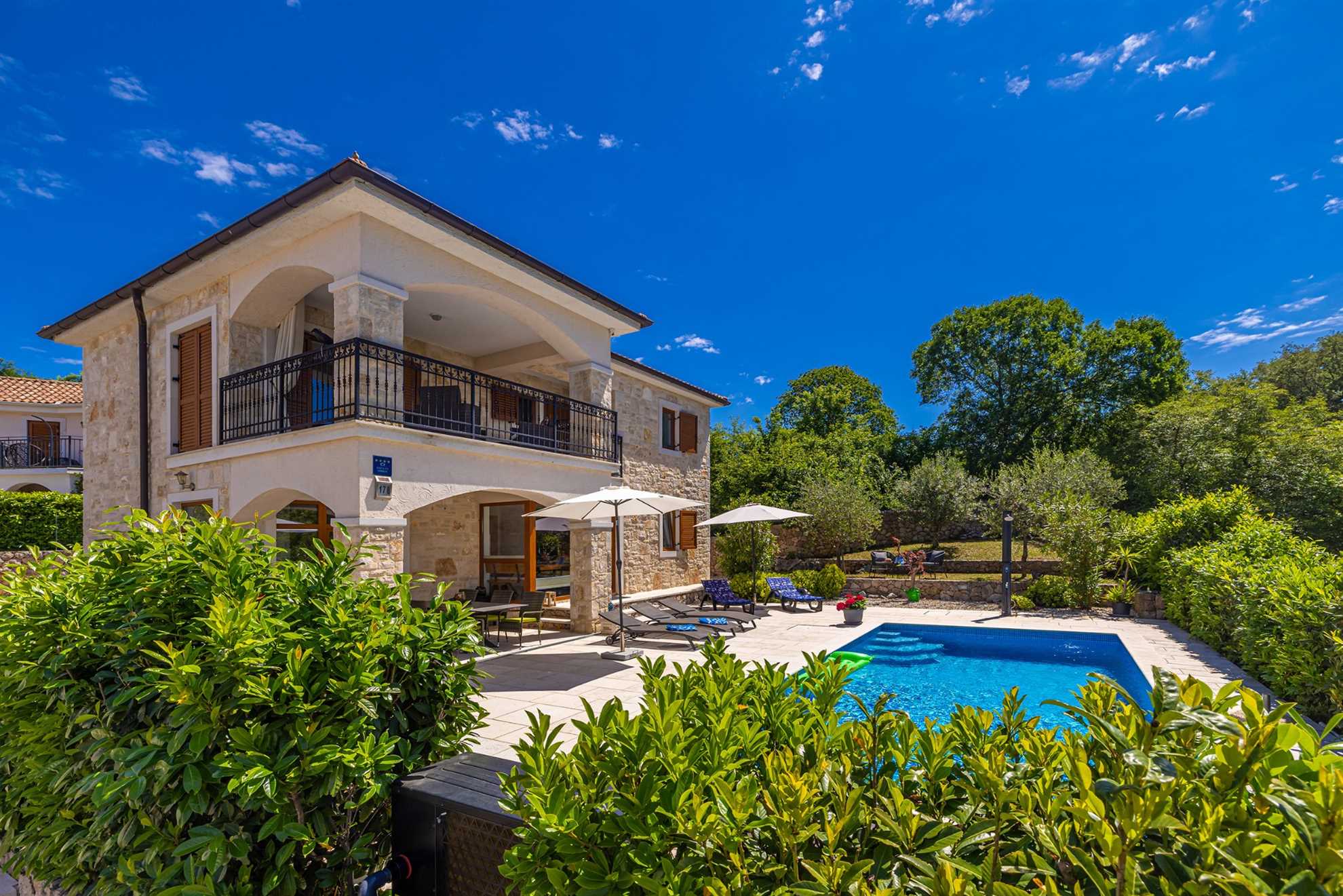 Holiday house OBZOVA with private heated pool