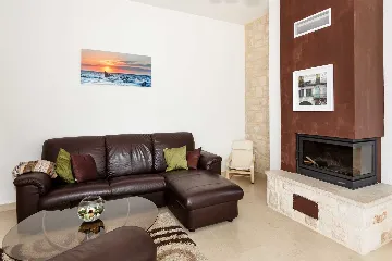 Villa in Ljutići with Private Pool (6–8)