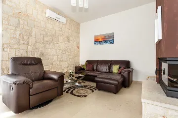 Villa in Ljutići with Private Pool (6–8)