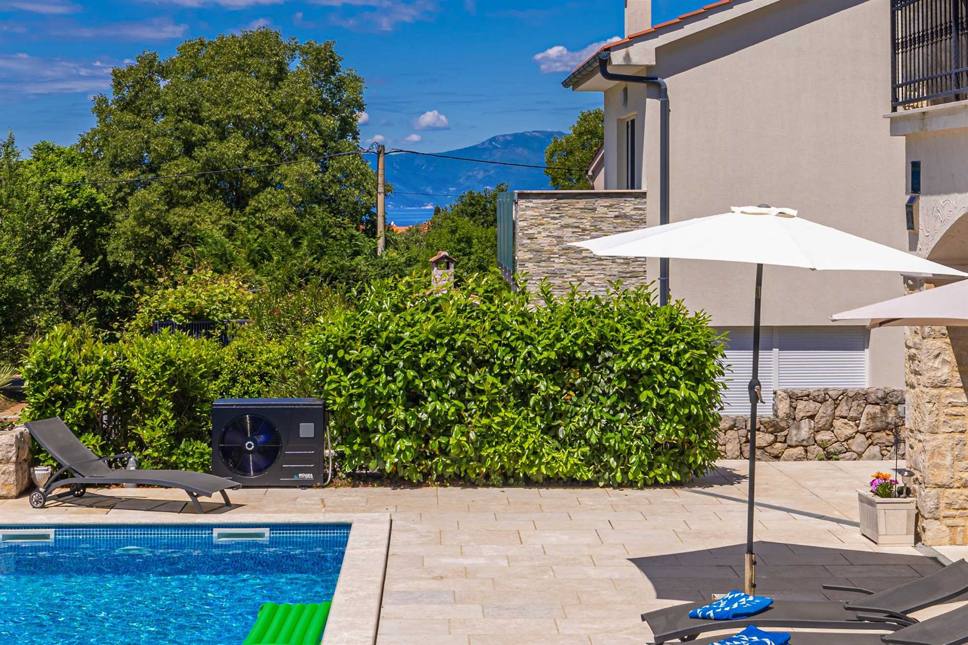 Holiday house OBZOVA with private heated pool