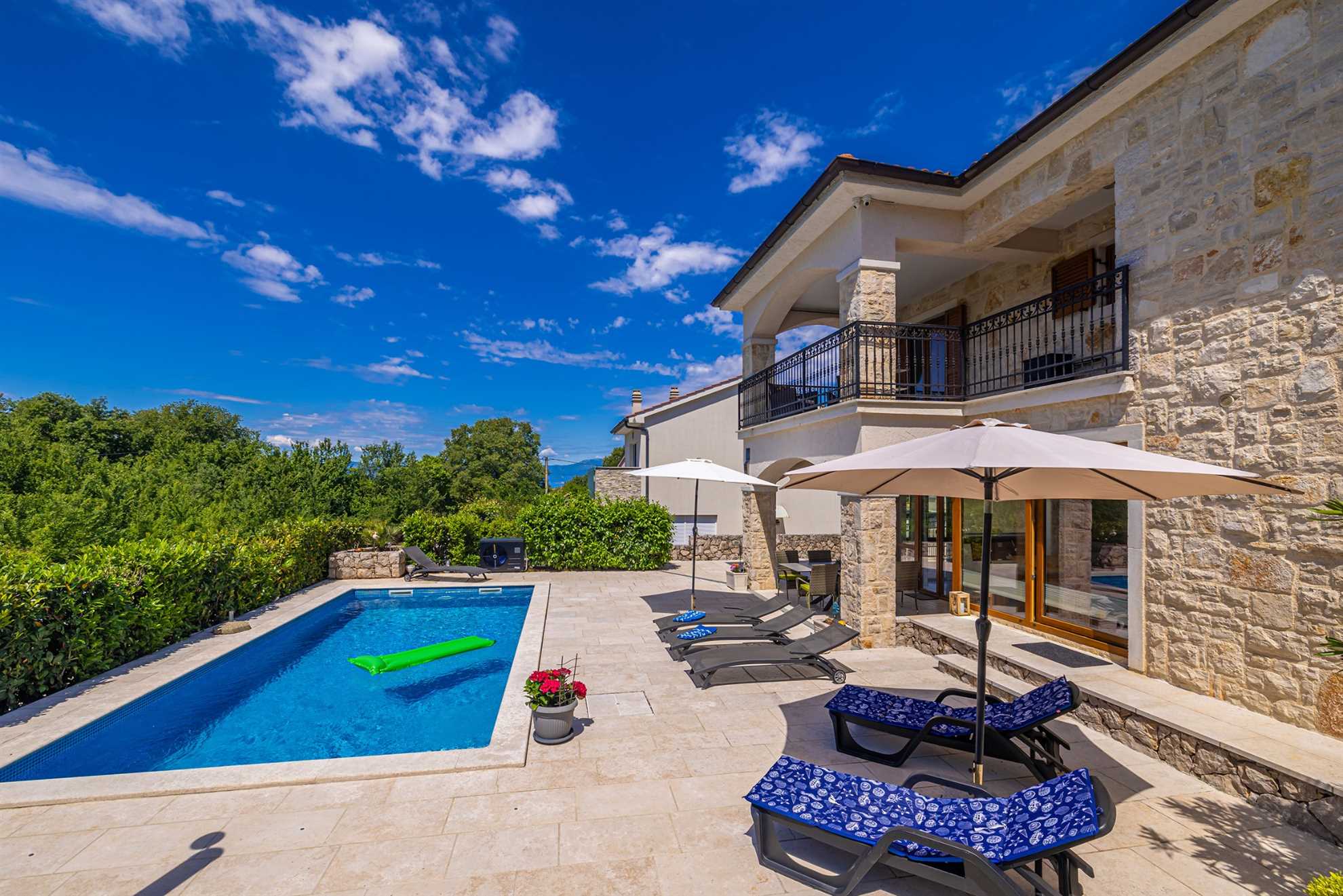Holiday house OBZOVA with private heated pool