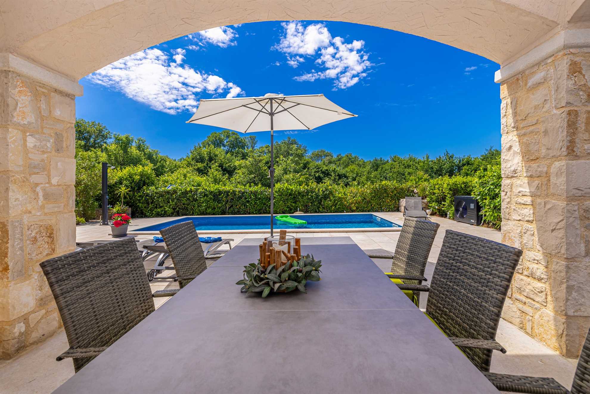 Holiday house OBZOVA with private heated pool