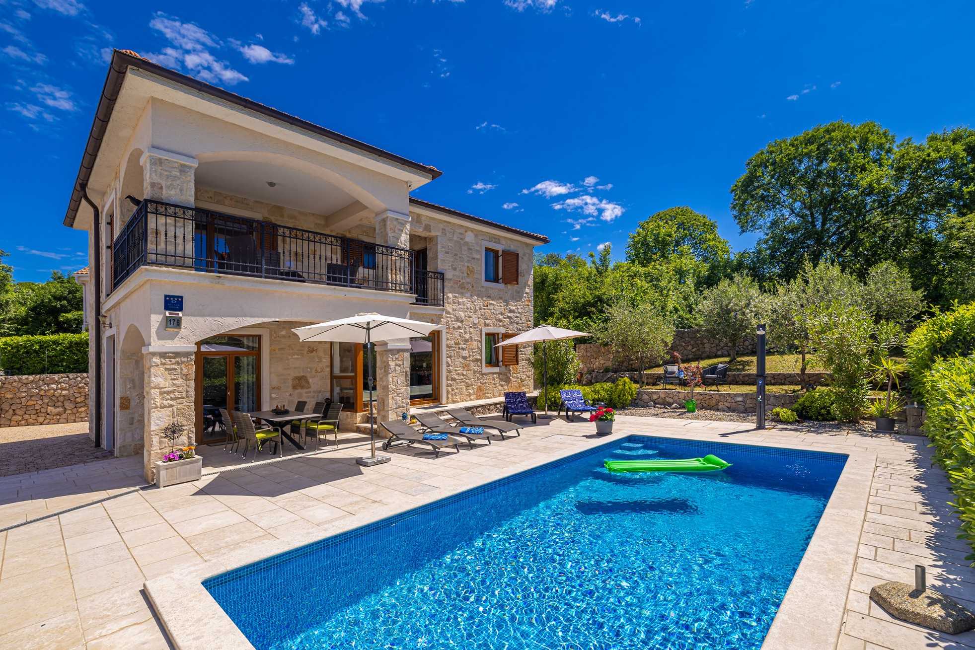 Holiday house OBZOVA with private heated pool