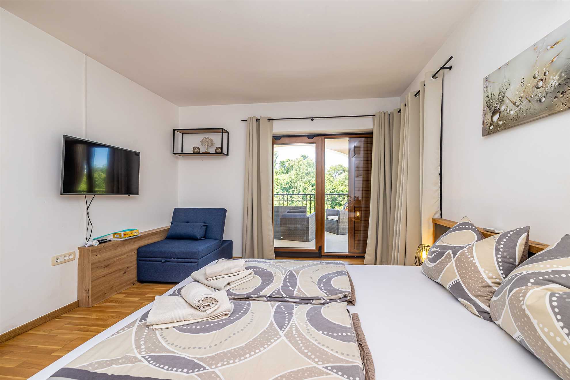 Holiday house OBZOVA with private heated pool