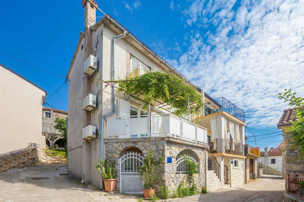 Two-Bedroom House in Čižići for 6 Guests