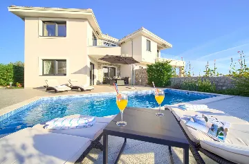 2-Bedroom Villa in Krk with Private Pool
