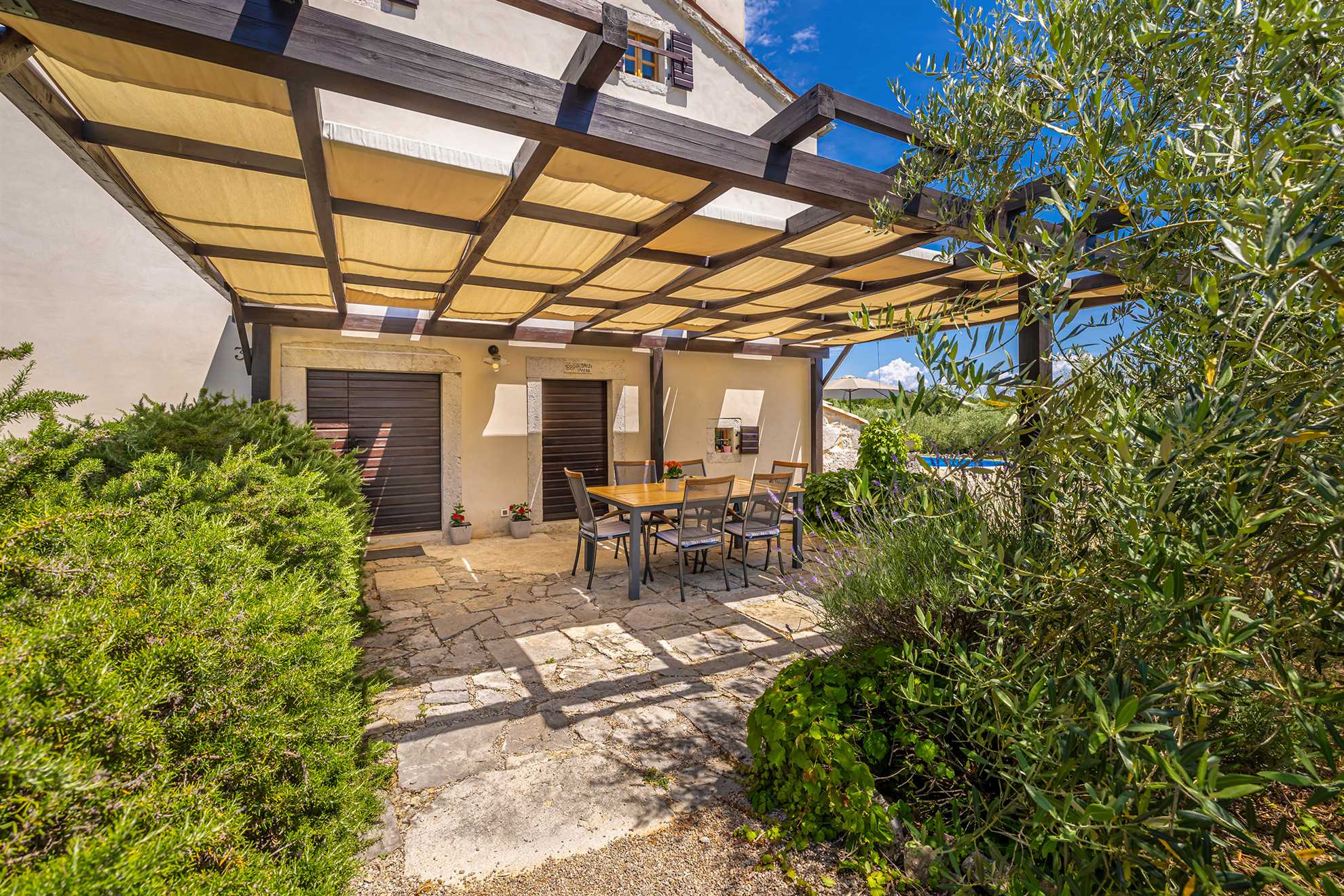 Rustikales Ferienhaus HARMONIE mit privatem Pool und großem Garten