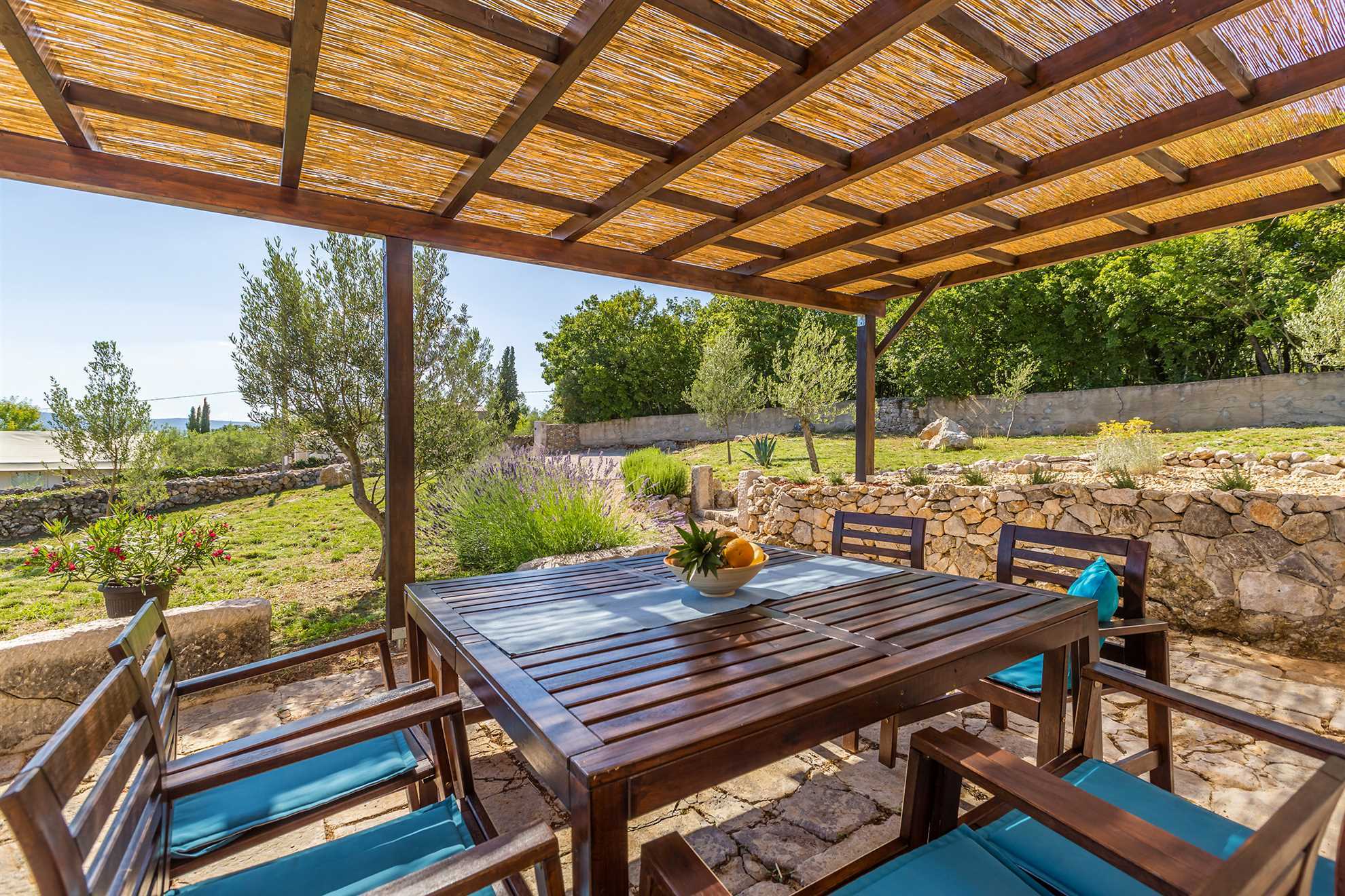 Casa vacanze rustica HARMONIE con piscina privata e ampio giardino.