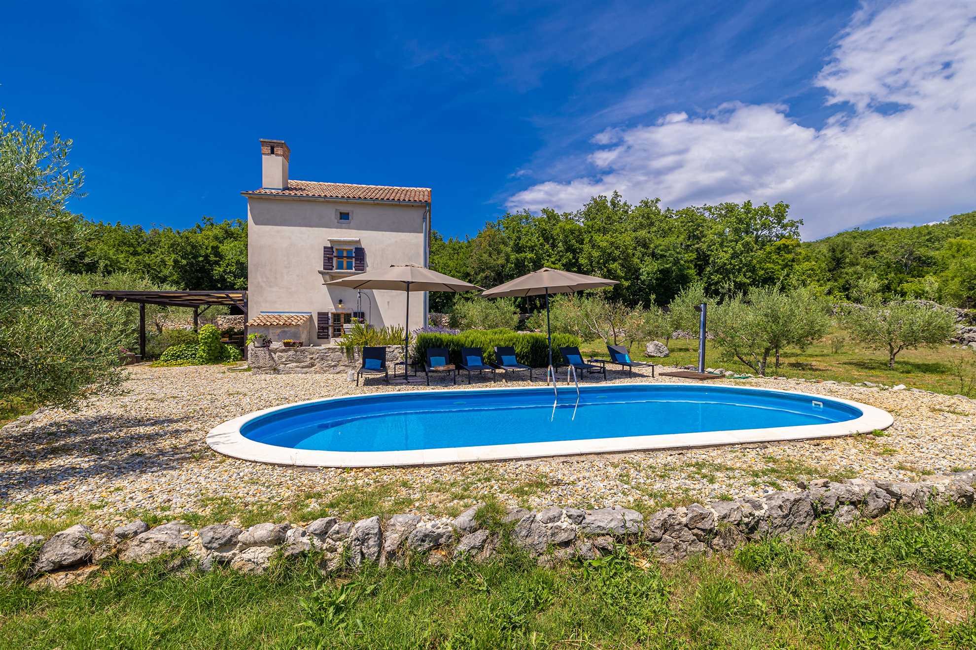 Rustikales Ferienhaus HARMONIE mit privatem Pool und großem Garten