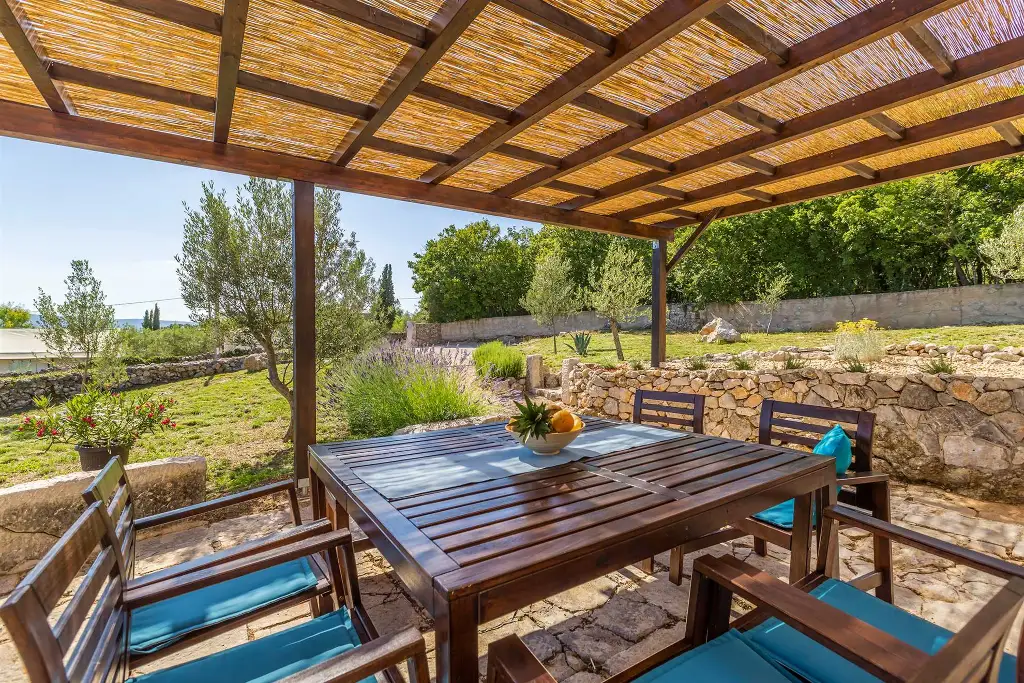 Brusići 3-Bedroom Holiday House with Private Pool