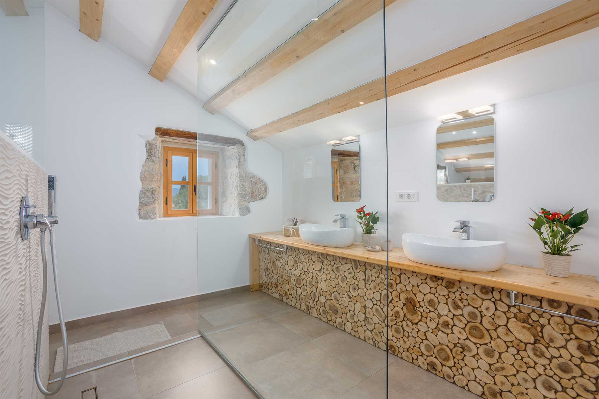 Rustikales Ferienhaus HARMONIE mit privatem Pool und großem Garten