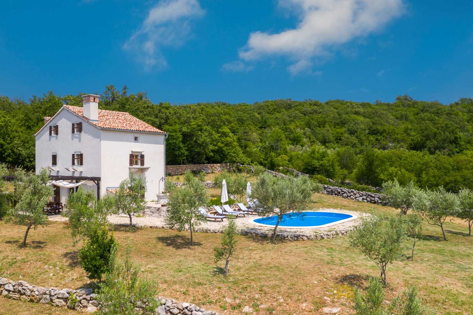 Rustikales Ferienhaus HARMONIE mit privatem Pool und großem Garten