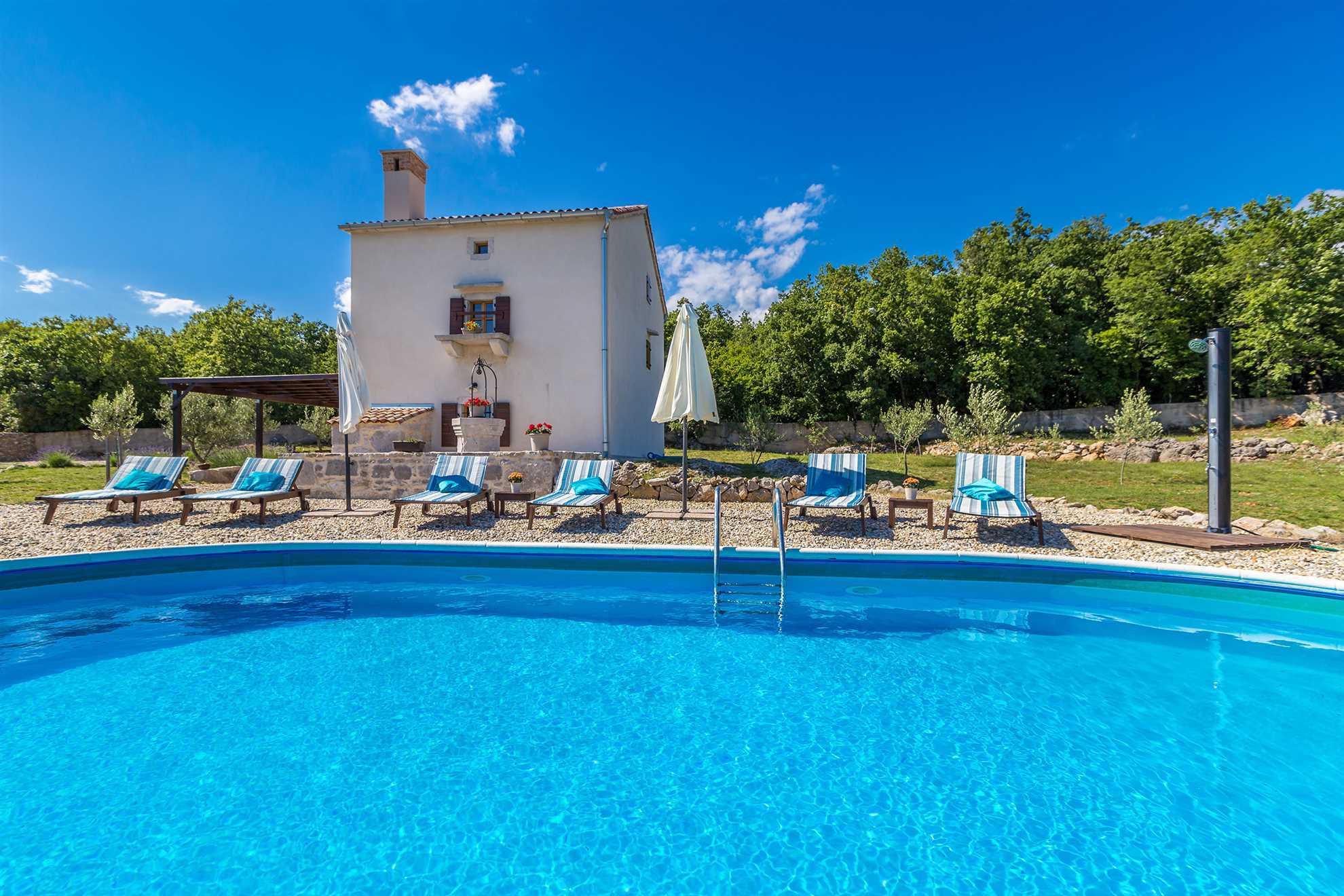 Casa vacanze rustica HARMONIE con piscina privata e ampio giardino.