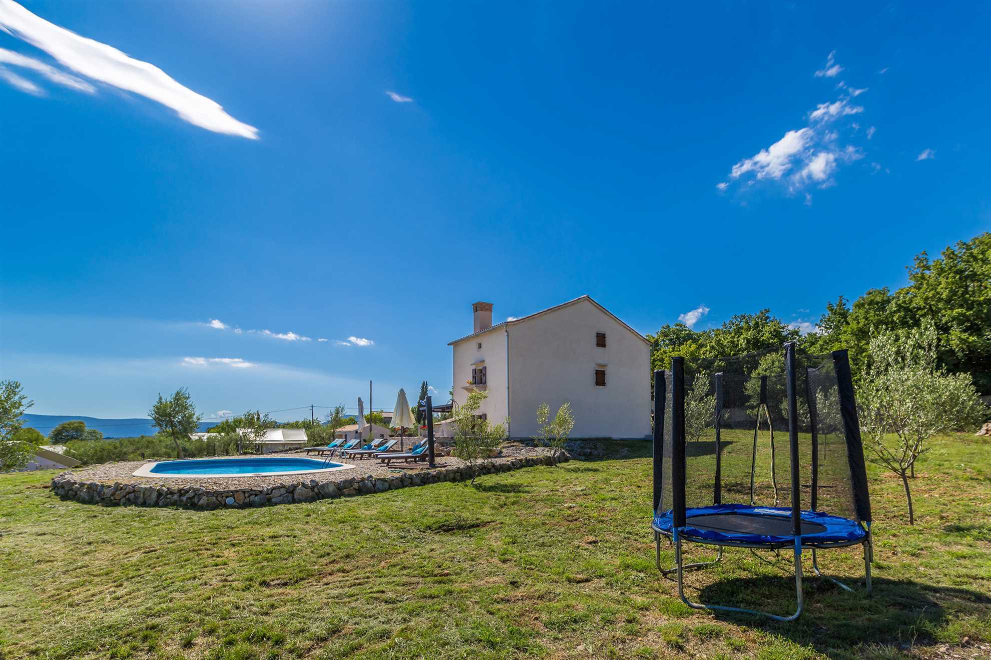 Casa vacanze rustica HARMONIE con piscina privata e ampio giardino.